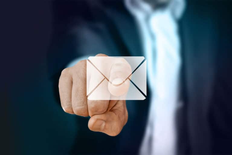 Lerne, einen E-Mail Betreff präzise und kompakt zu formulieren (Betreffzeile)